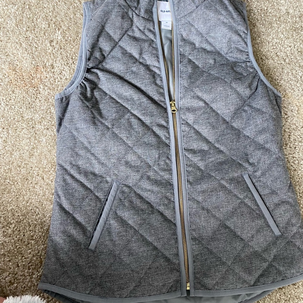 NWOT grey vest gold zipper
